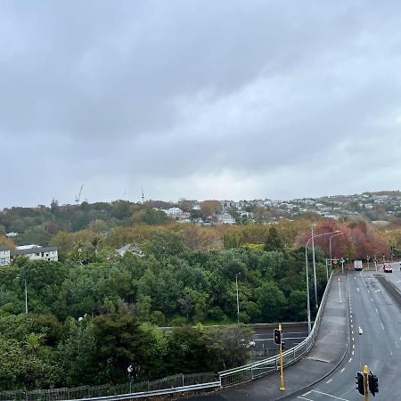 Free Wifi!! Spacious 1-Bedroom Apt, Auckland Cbd Kültér fotó