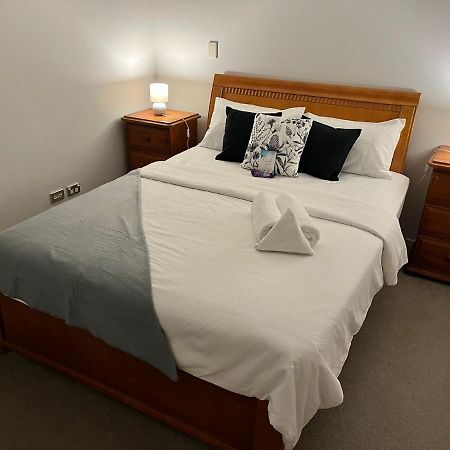 Free Wifi!! Spacious 1-Bedroom Apt, Auckland Cbd Kültér fotó