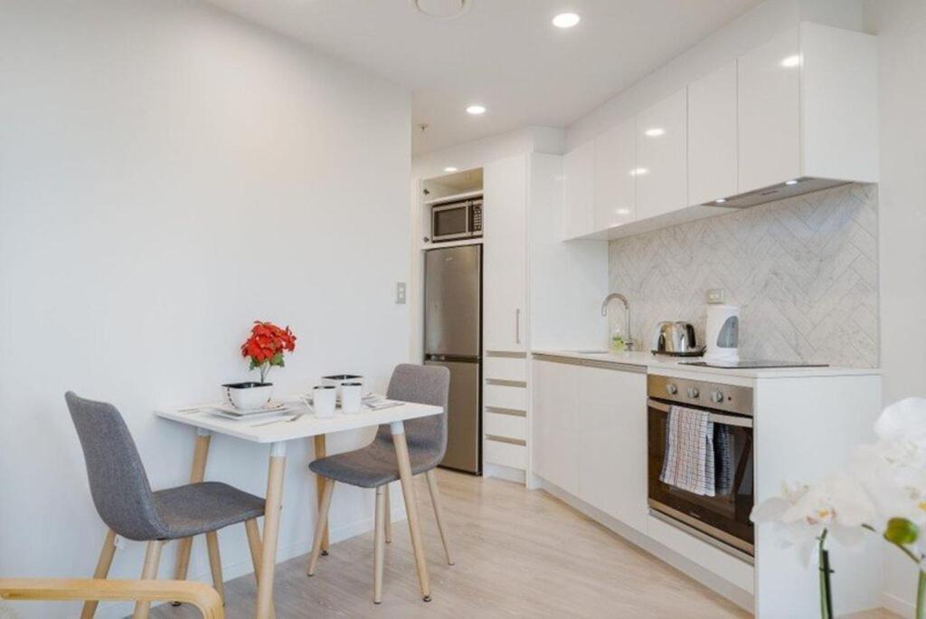 Free Wifi!! Spacious 1-Bedroom Apt, Auckland Cbd Kültér fotó