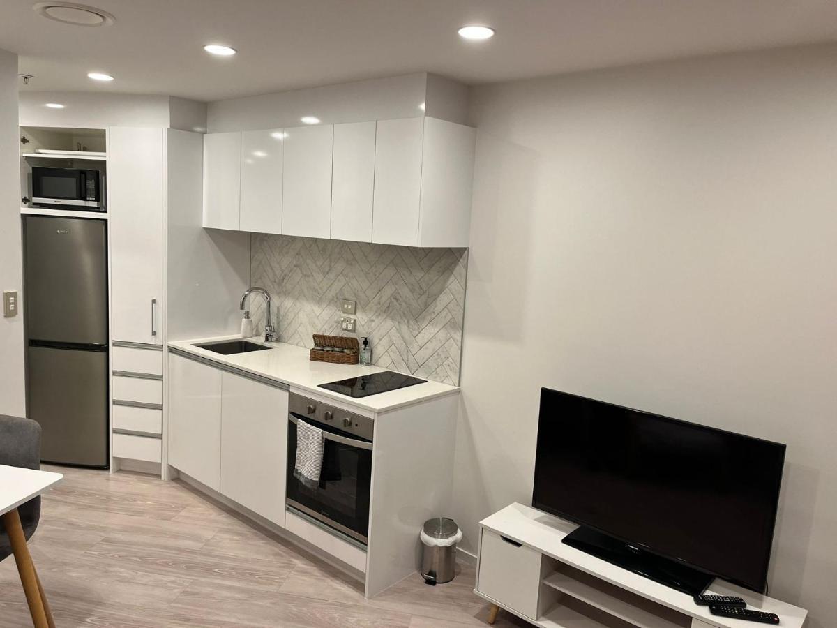 Free Wifi!! Spacious 1-Bedroom Apt, Auckland Cbd Kültér fotó