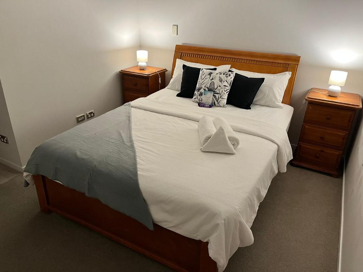 Free Wifi!! Spacious 1-Bedroom Apt, Auckland Cbd Kültér fotó